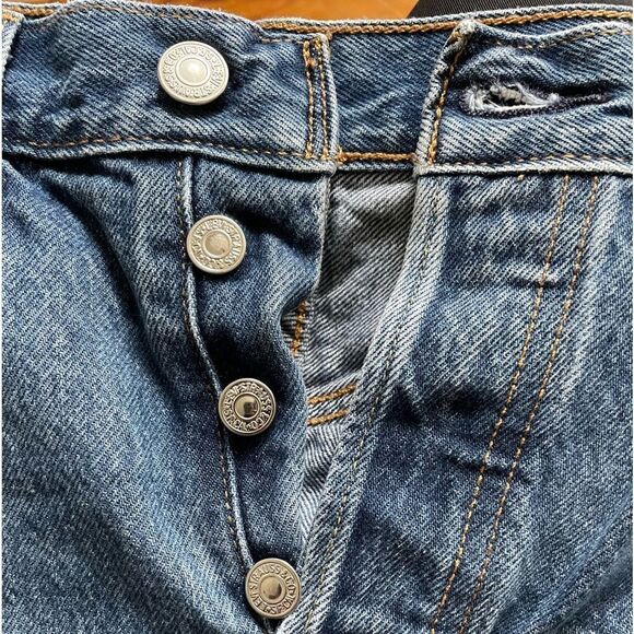 Levi's Premium Denim 501 High Rise Shorts Size 26 Raw Hem Medium Wash Button Fly - Picture 4 of 6